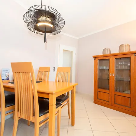 Apartment Trafalgar 327
