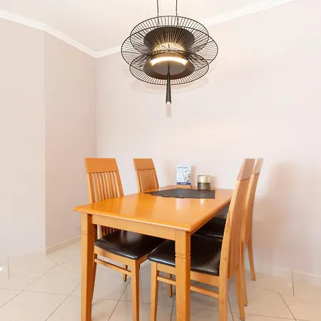 Apartment Trafalgar 327
