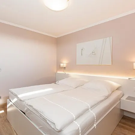 Trafalgar 327 Apartment