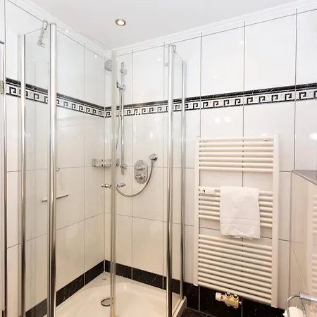 Apartment Trafalgar 327 *